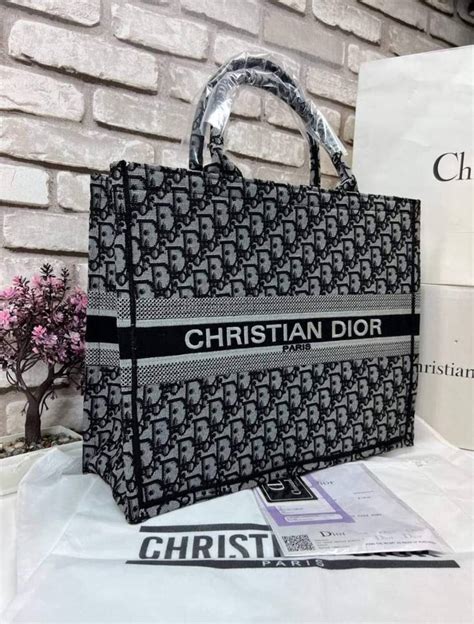 дамски чанти christian dior.